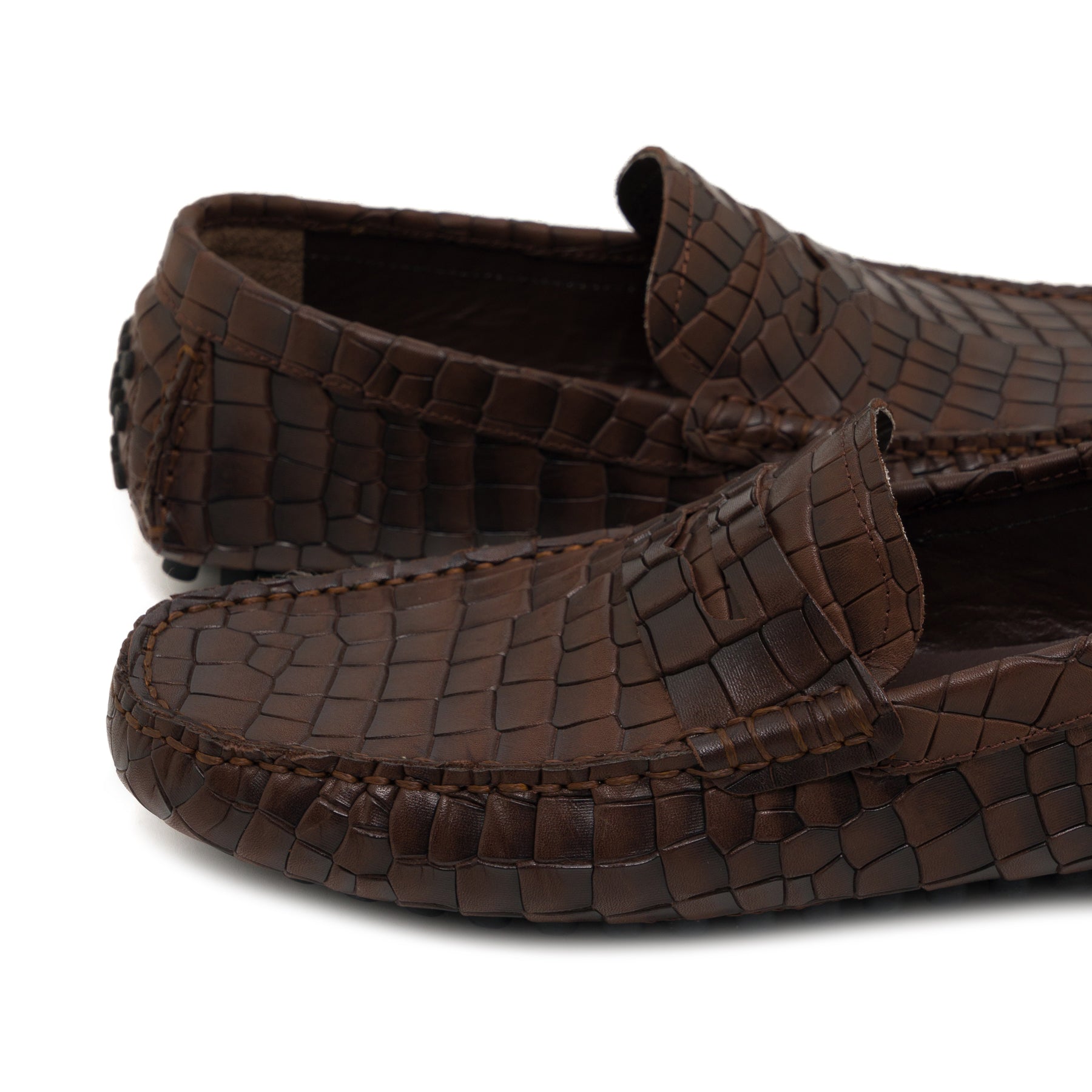 حذاء Ritzy بني بنقشة التمساح من الجلد لوفر