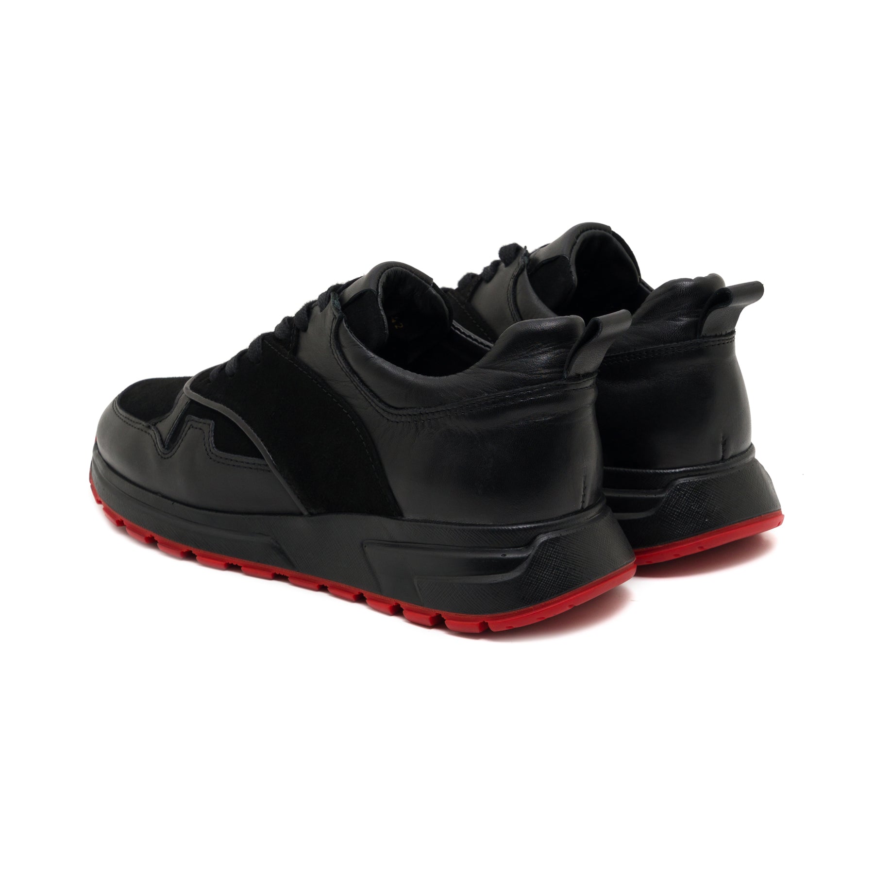 Saga Black Sneaker